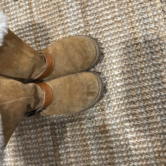 Ugg Tan Boots with Fur Trim - Picture 10 of 10